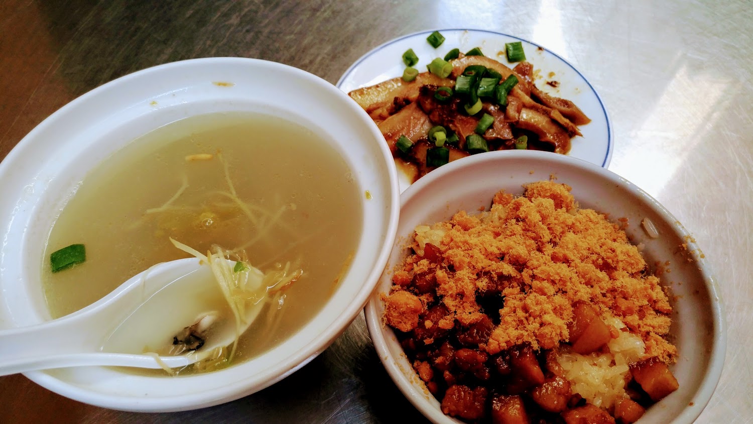 探索台南美食：無名米糕、王氏魚皮和其他必吃美味