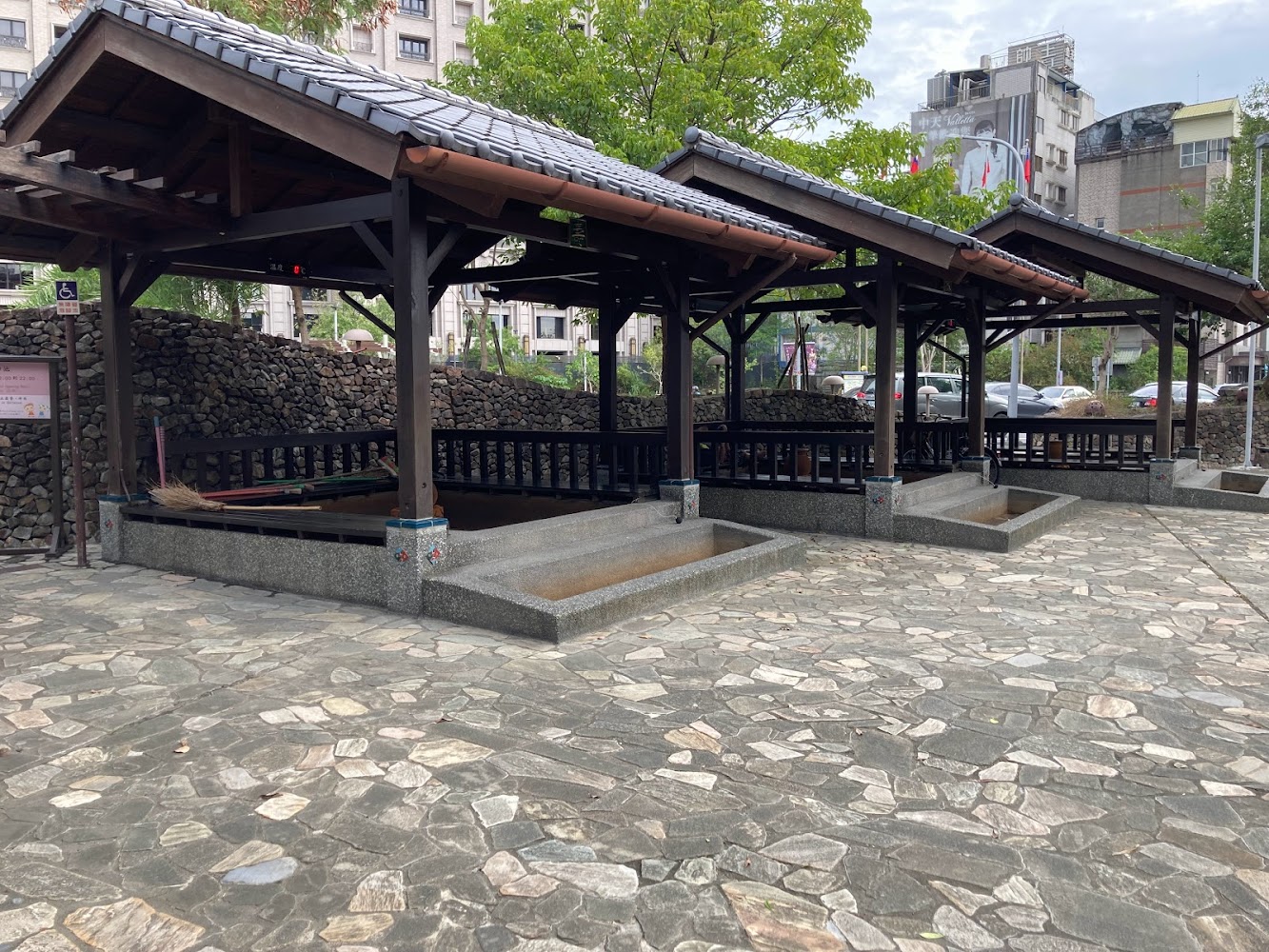 礁溪景點精選：探索猴洞坑瀑布、美麗森林浴與溫泉樂趣