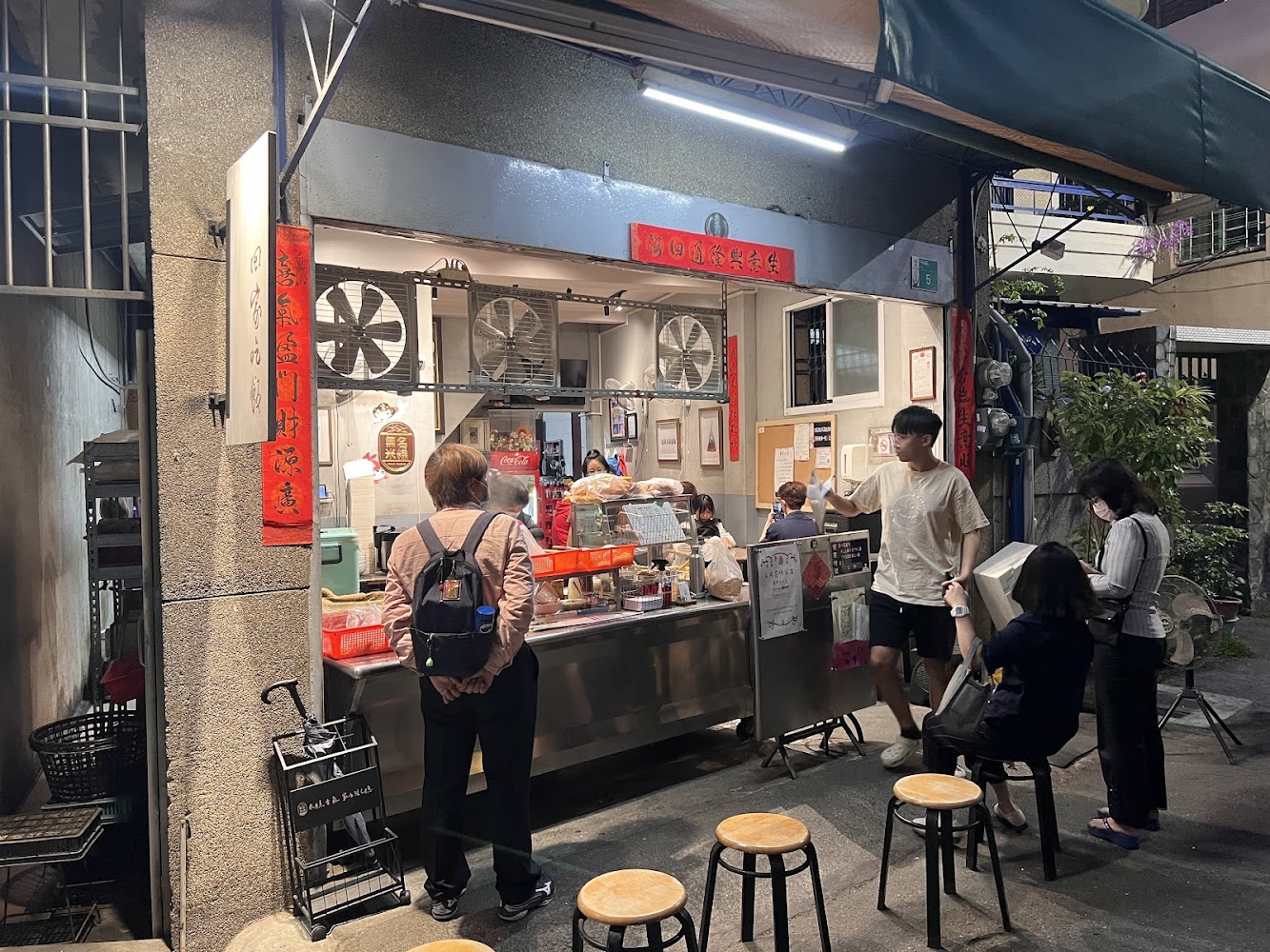 2025年台南美食探索：必訪的隱藏餐廳與經典小吃