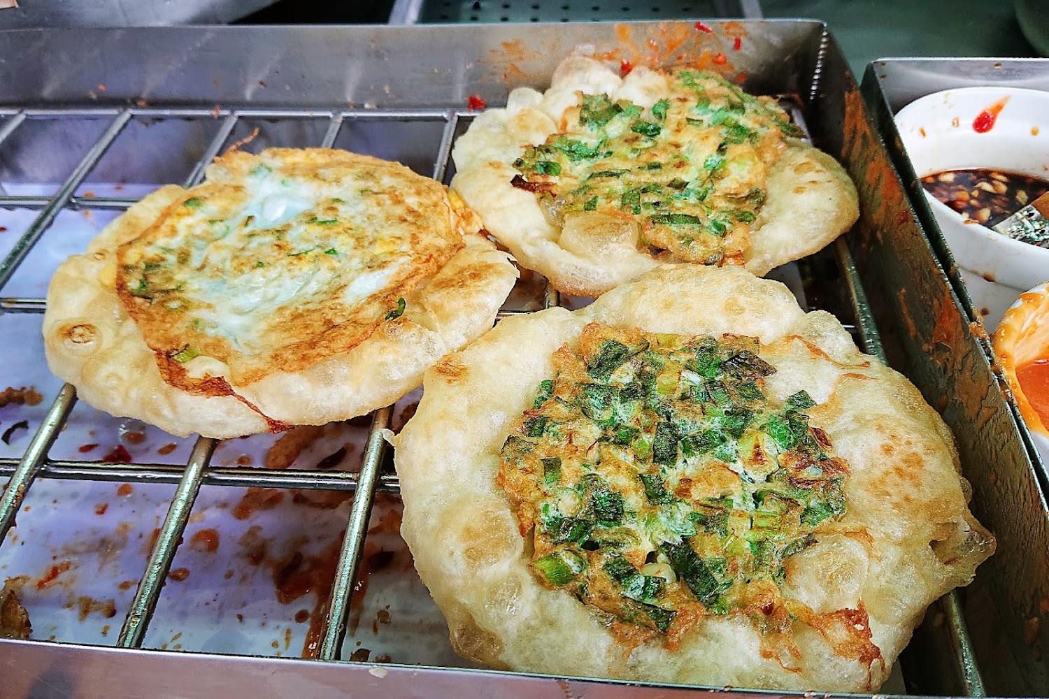 中壢夜市必吃美食推薦｜10間在地人私藏的隱藏好味道｜蔥油餅