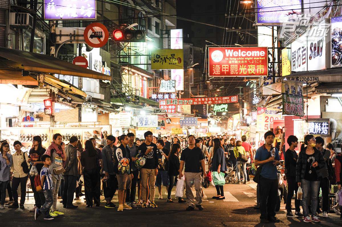 逢甲夜市｜台中夜生活必訪熱點，美食、購物、文化一次滿足！