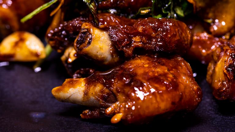 西門美食新勢力！燒包居酒屋每道都想拍照，連鹽蔥牛舌、味噌大腸煮都驚艷