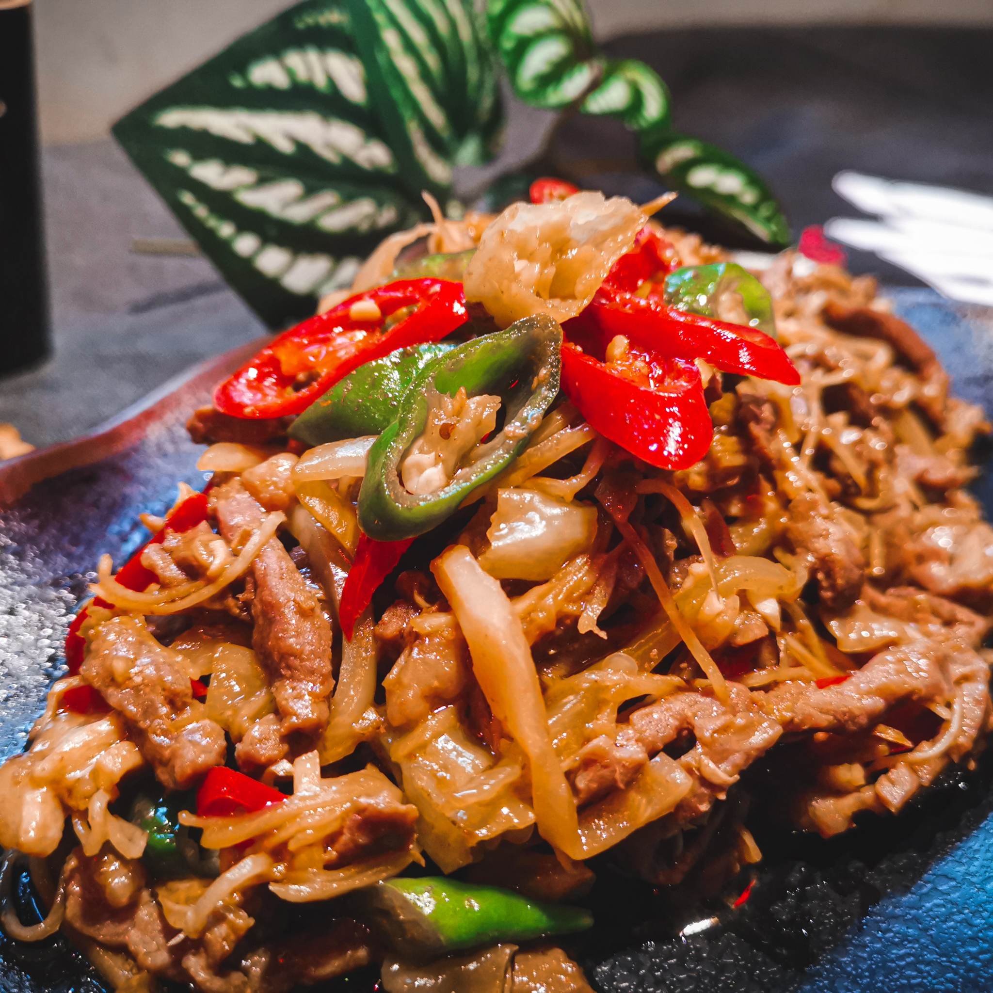 圖／燒包大眾酒場.食堂-私房泡椒酸菜牛