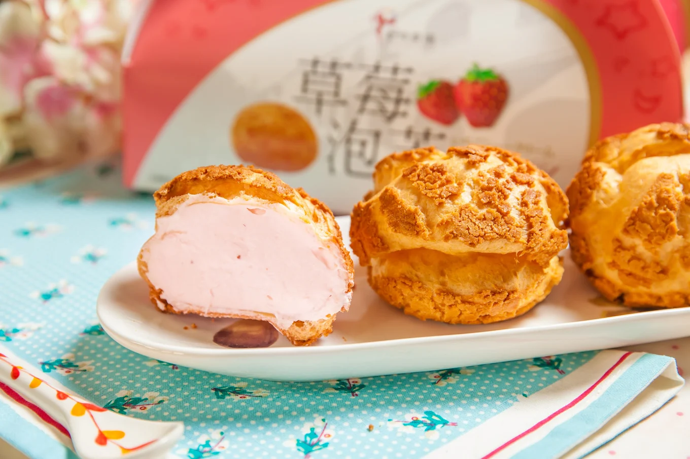 酒莊戶外區域提供舒適的休憩空間與美食市集