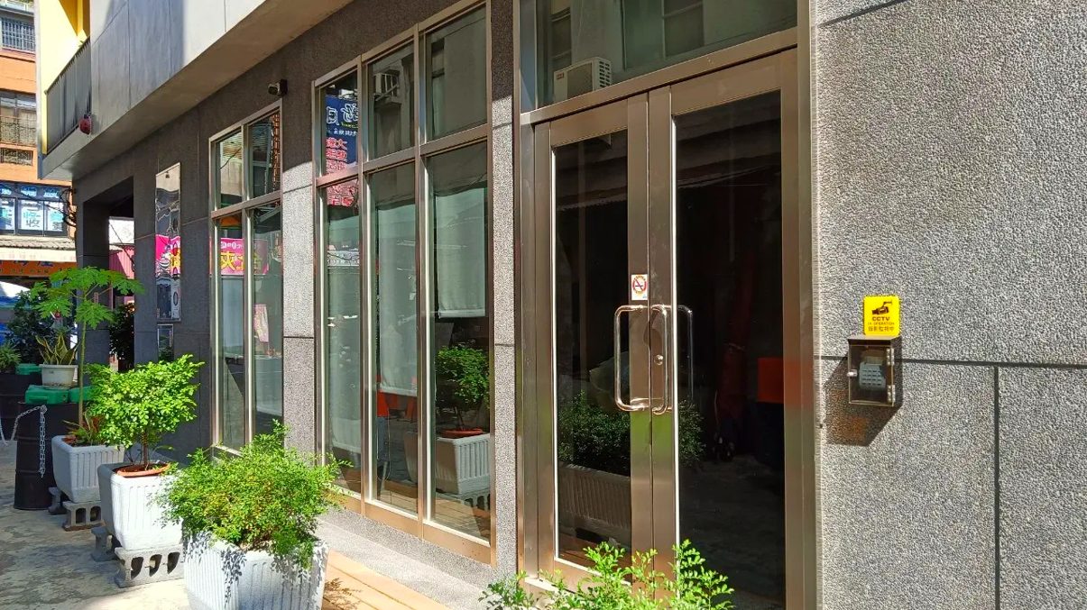 探索六合夜市：五大必吃美食與實用攻略