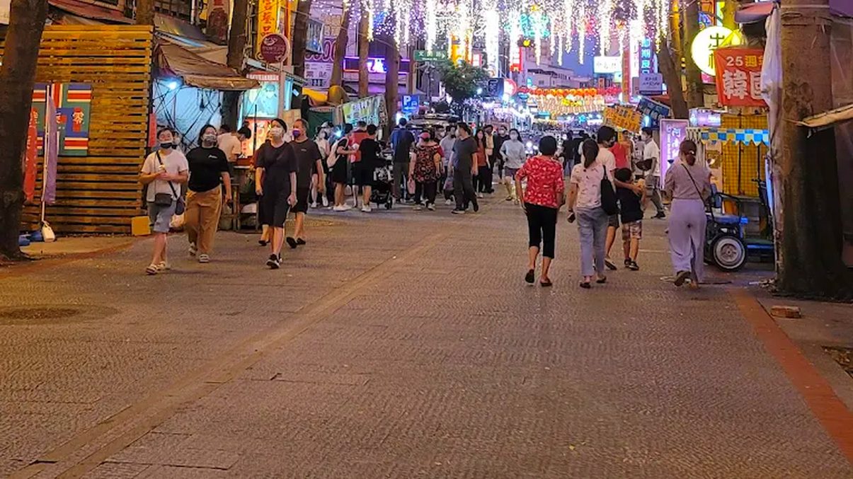 鹿港老街的悠遊體驗：探索傳統美食與文化