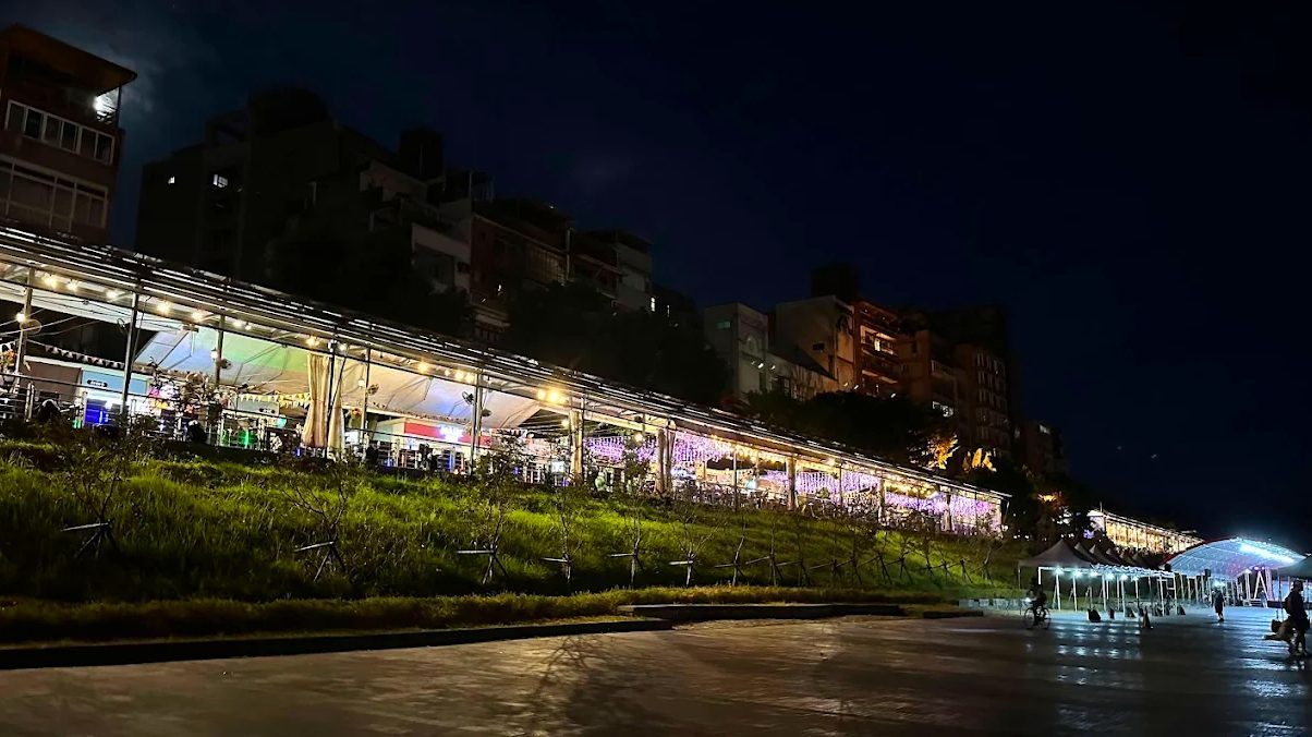 碧潭水舞秀:探索碧潭水岸商圈的魅力