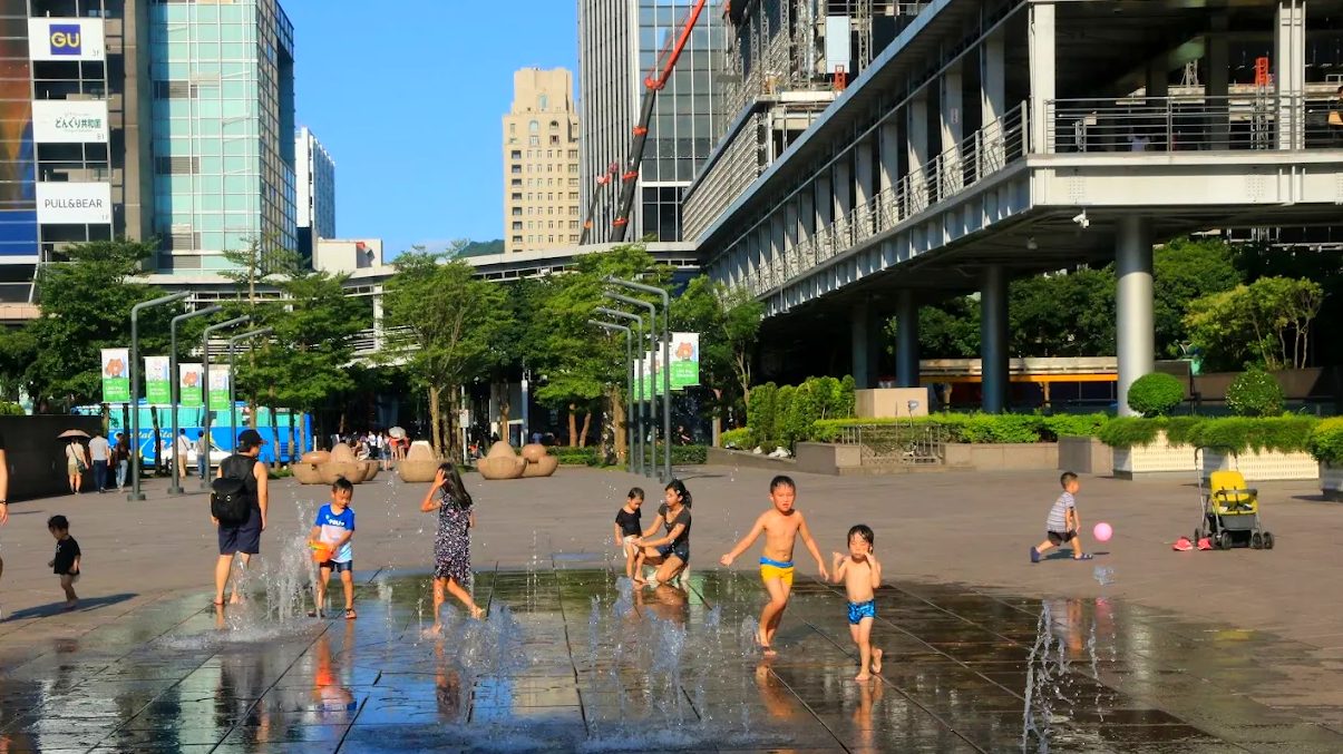 台灣水舞廣場總整理｜台北101、南投燈會、古坑服務區、鹿港溪開源廣場必看亮點與觀賞建議