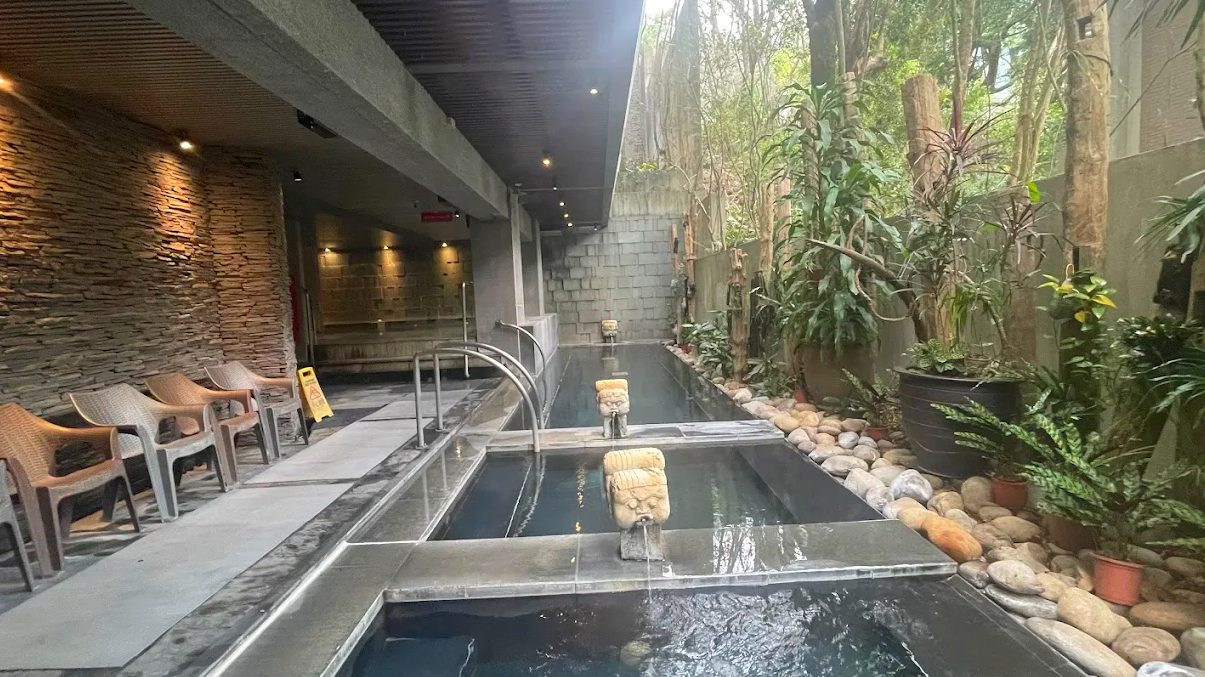 Enhanced_cropped_semioutdoor_hot_spring