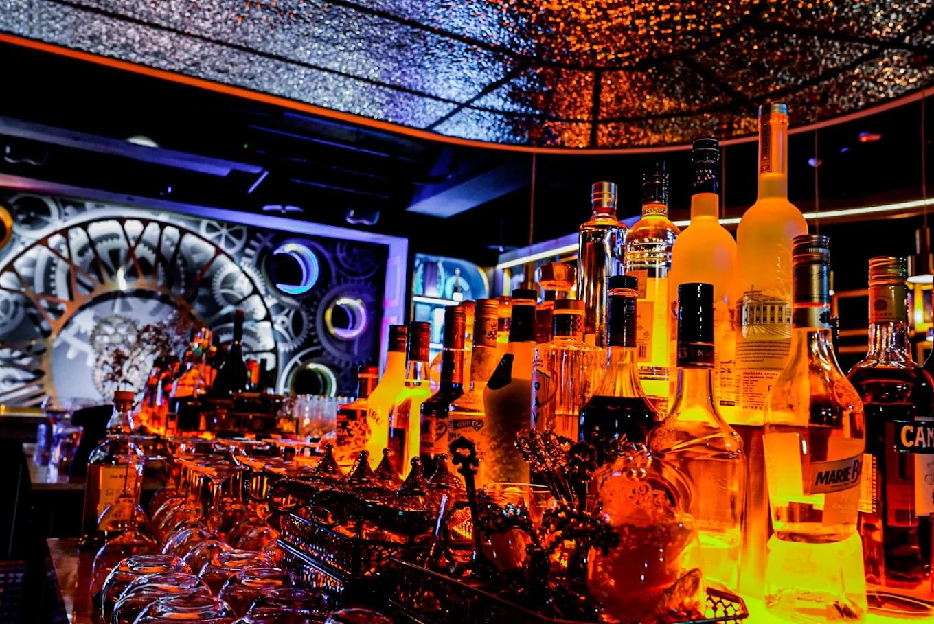 探索台北餐酒館:必訪的熱點