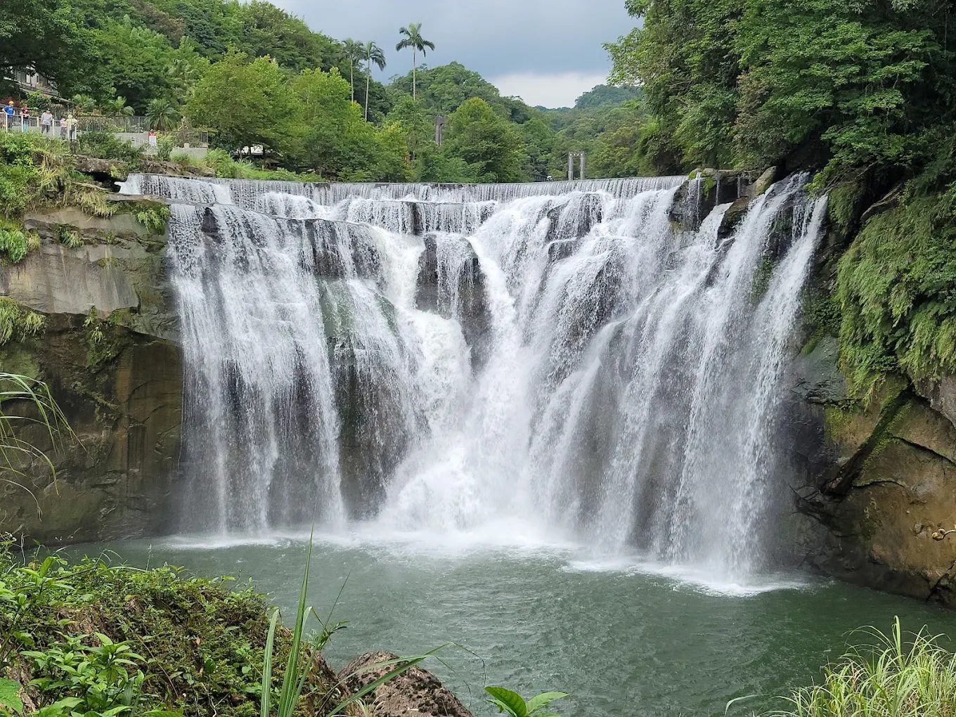十分瀑布壯闊美景