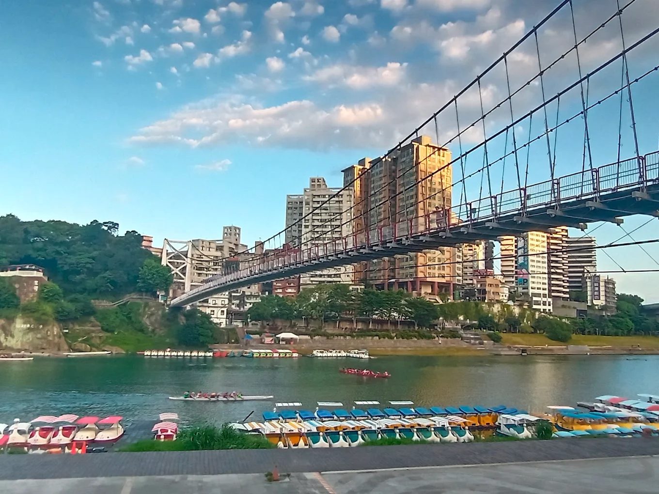 碧潭水舞秀:探索碧潭水岸商圈的魅力