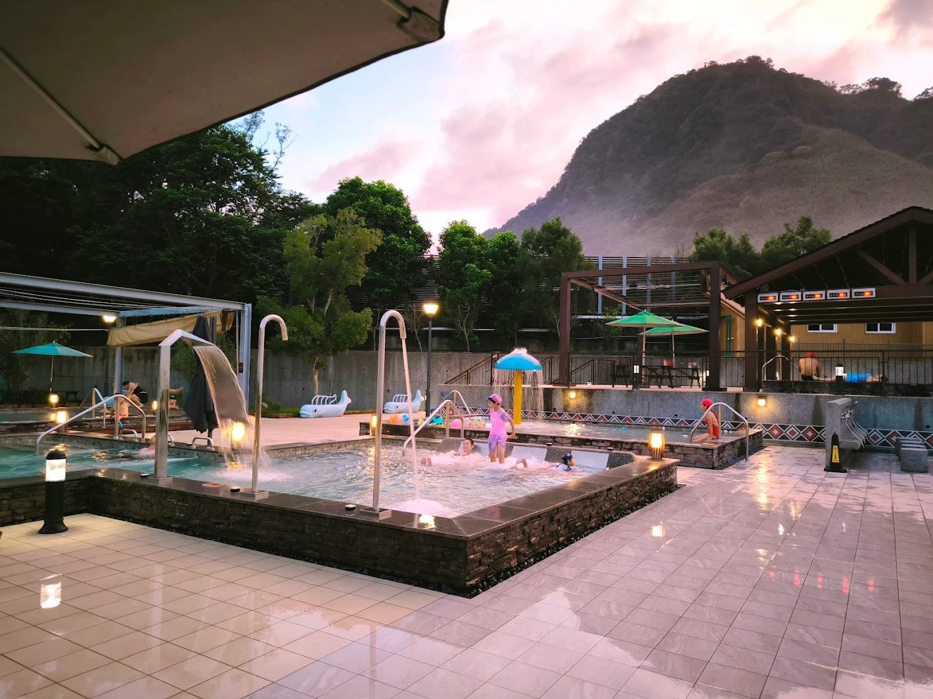 羅浮溫泉親子活動攻略｜讓全家共享溫暖與歡樂