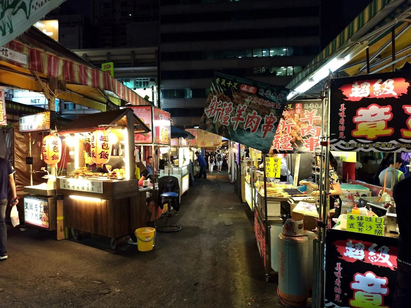 瑞豐夜市：探索高雄最熱鬧的美食天堂