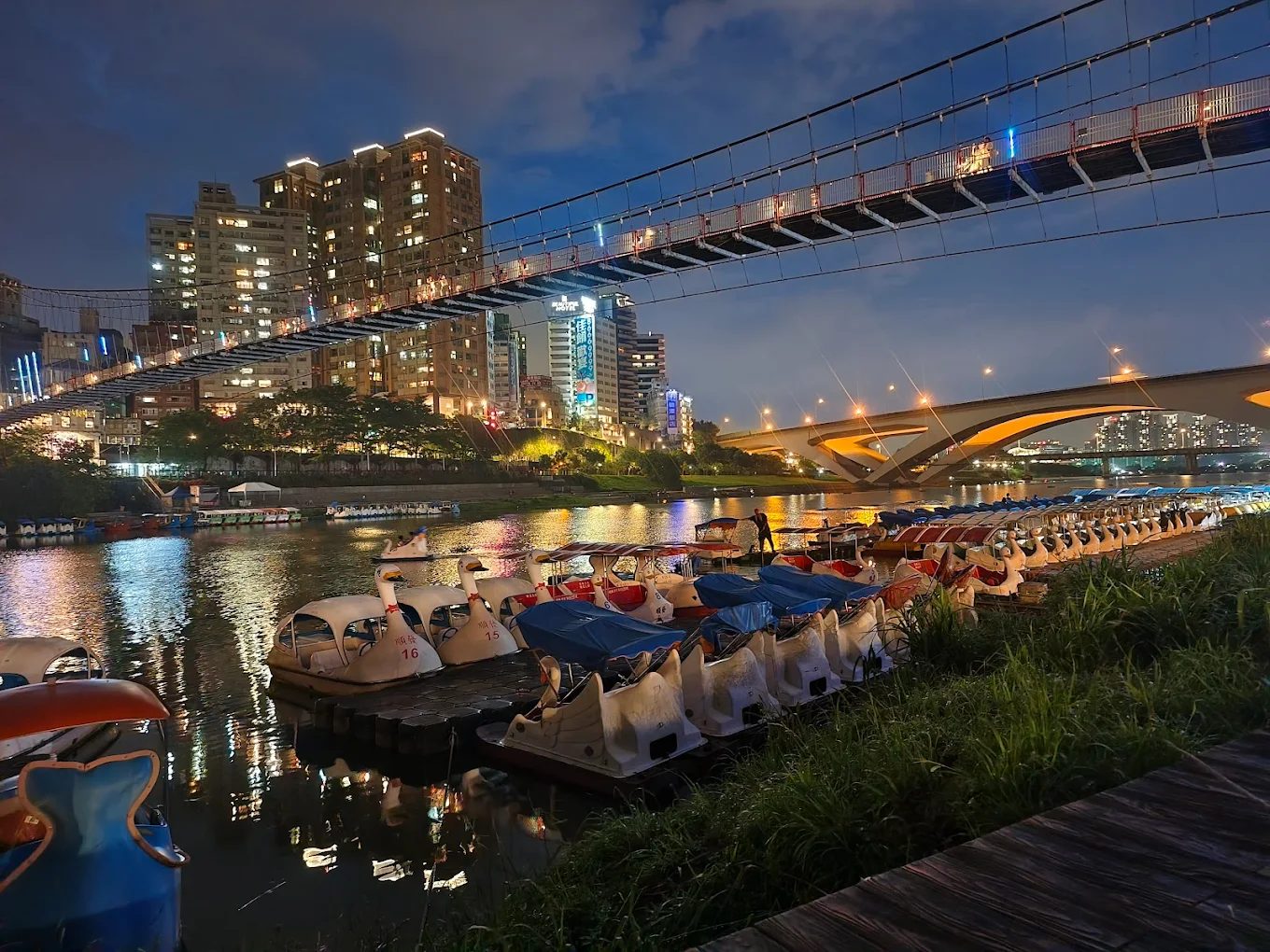 碧潭水舞：探索新北市碧潭水岸的魅力