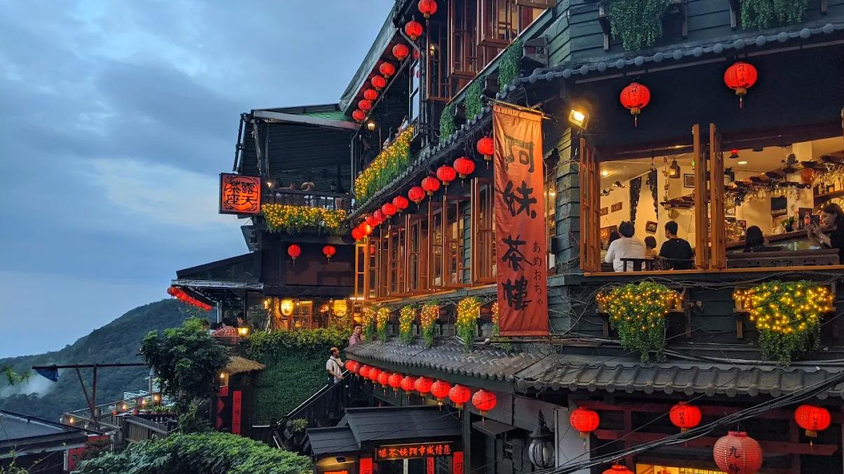 九份老街探索之旅：帶你發現美食與風景的極致體驗