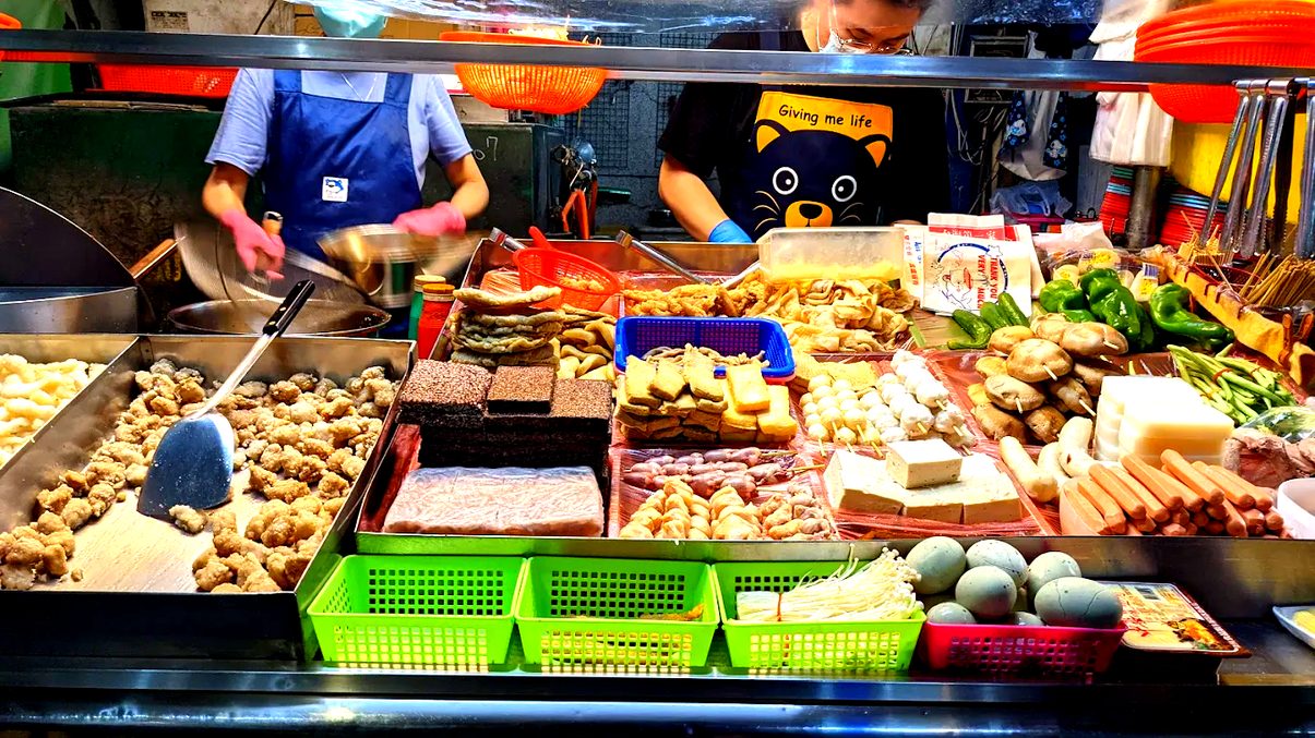 揭開高雄夜市的美食與樂趣：必訪六合、瑞豐以及光華夜市