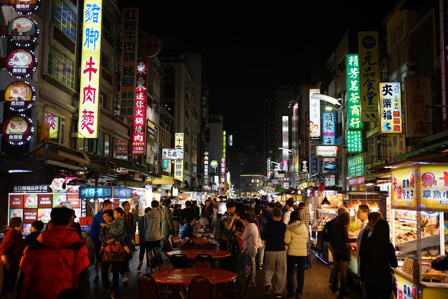 揭開高雄夜市的美食與樂趣：必訪六合、瑞豐以及光華夜市