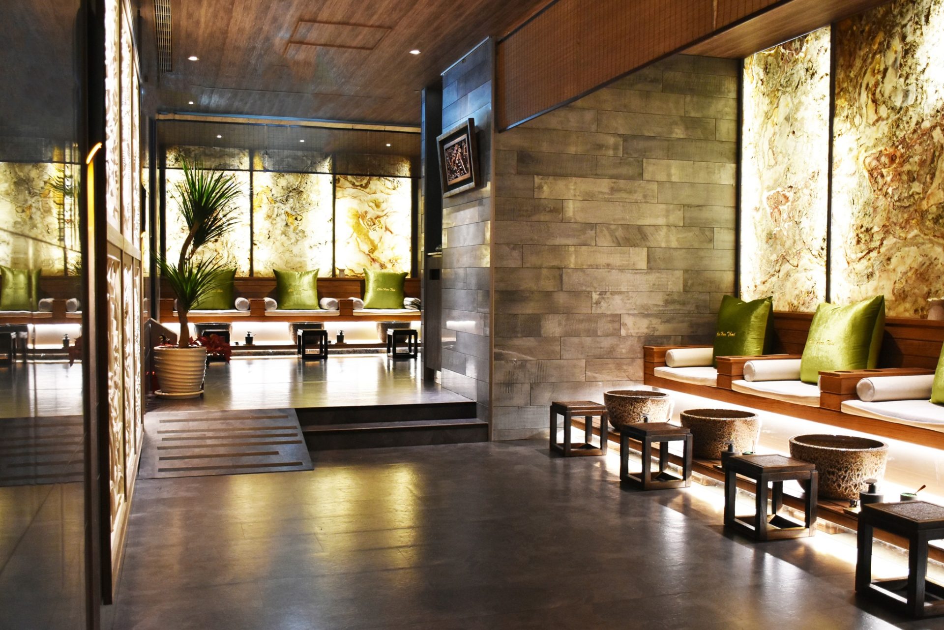 青和泰信義會館