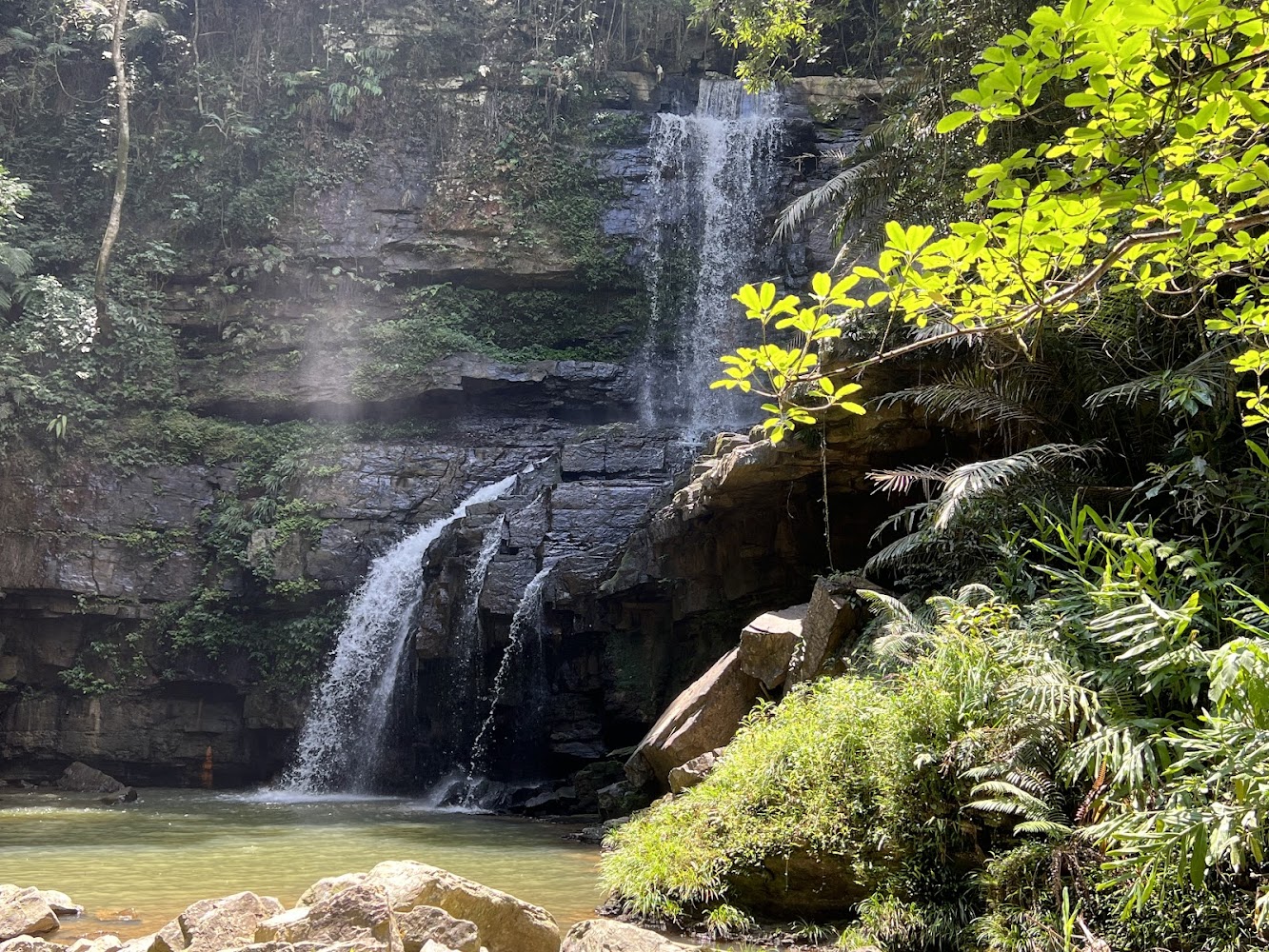 水上瀑布｜南投景點攻略：發現月牙灣、水上瀑布等隱藏美景