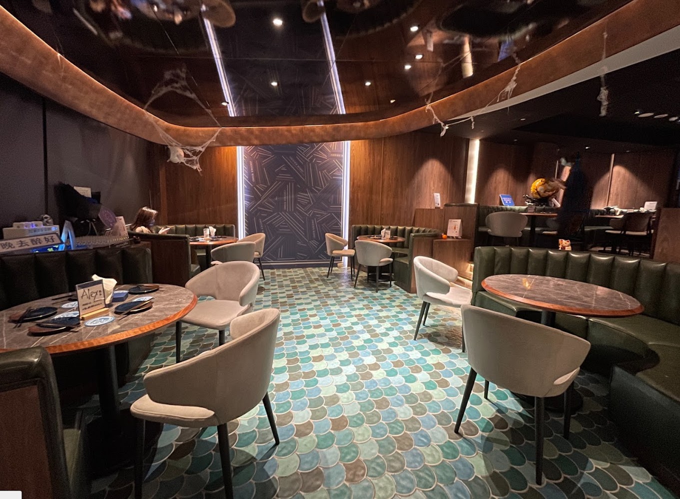 探索台北餐酒館:必訪的熱點