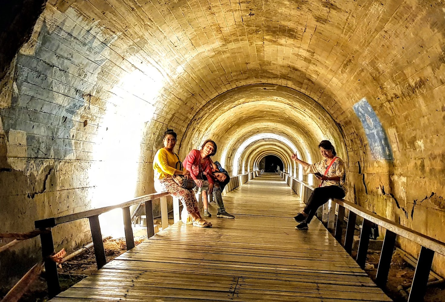 高雄景點推薦：探索旗後砲台、旗津隧道、美麗蓮池潭與金獅湖的隱秘美景