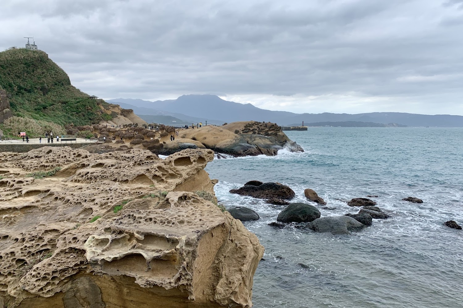 野柳女王頭|萬里山線旅遊攻略|探索北海岸的自然奇觀