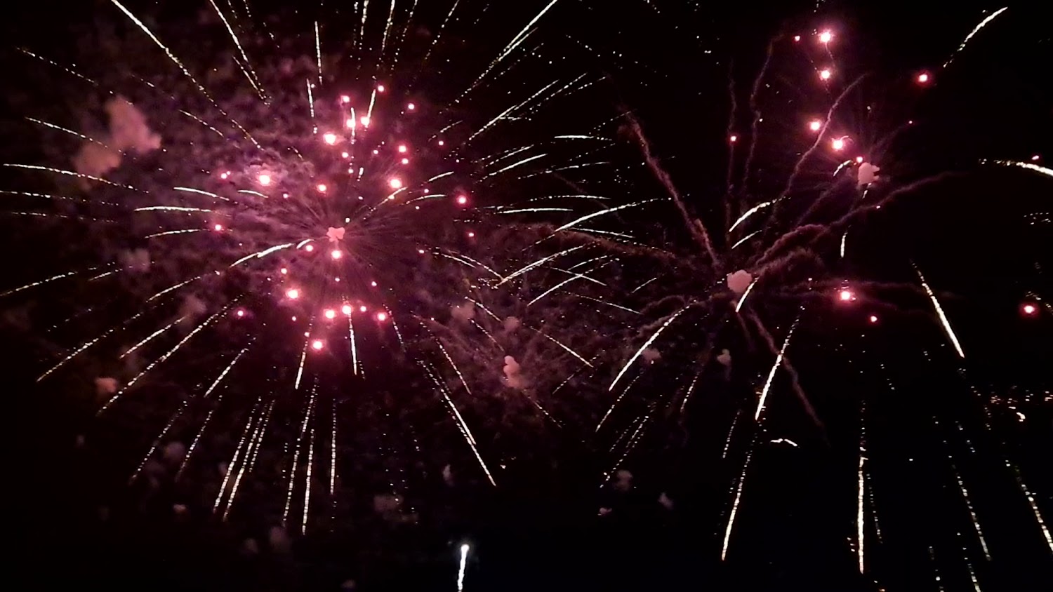 澎湖花火節全攻略｜觀音亭親水遊憩區賞煙火、吃美食、住好房一次搞定！