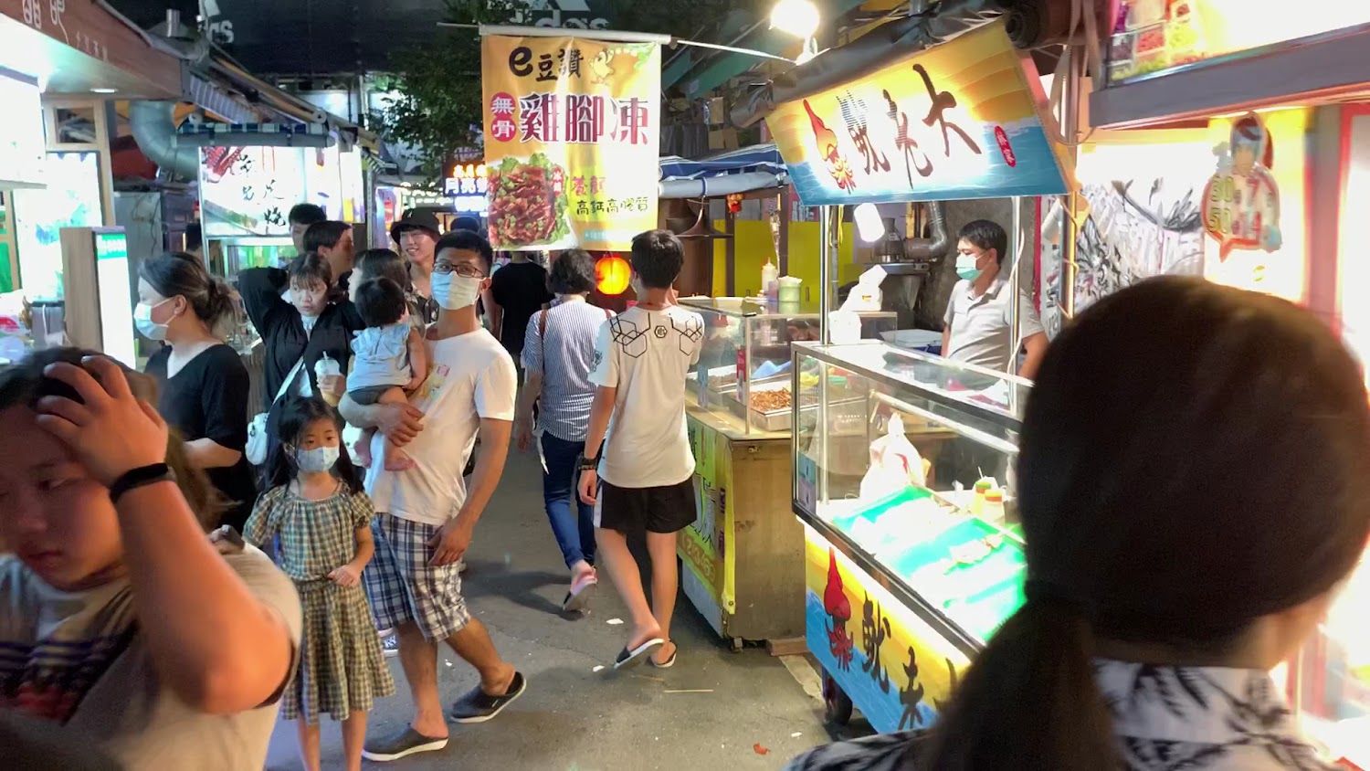 瑞豐夜市：探索高雄最熱鬧的美食天堂