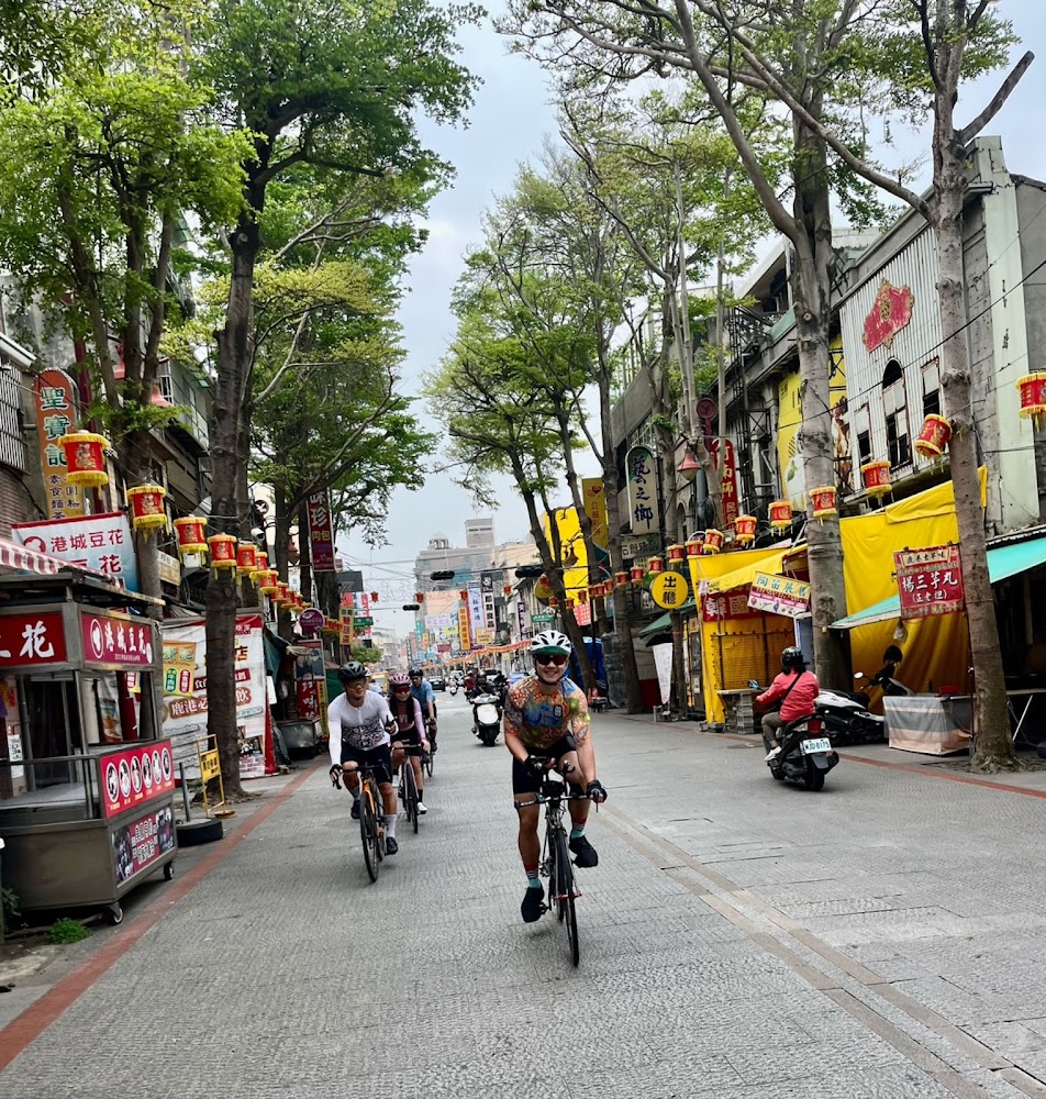 鹿港老街的悠遊體驗:探索傳統美食與文化