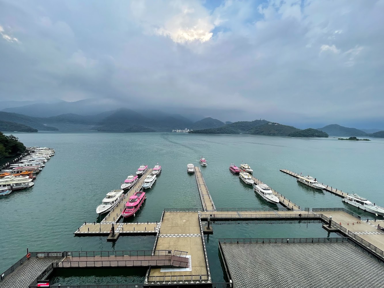 尋找南投景點的最佳選擇：溪頭自然教育園區、月牙灣、水社碼頭等不容錯過的好去處