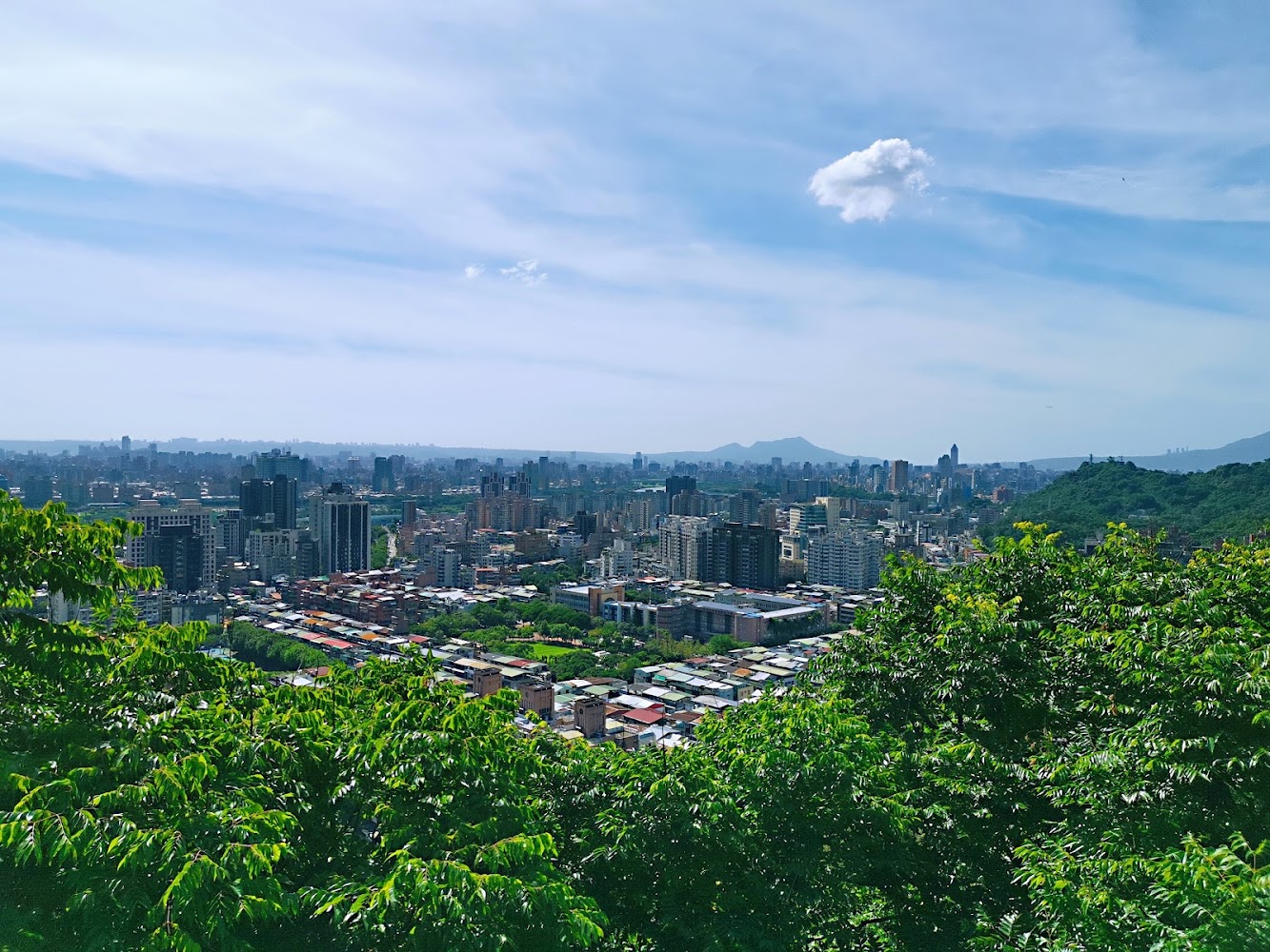 輕鬆健行：探索台灣美麗步道