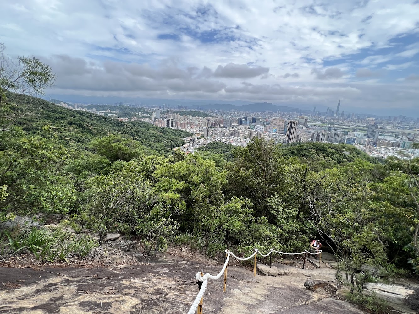 輕鬆健行：探索台灣美麗步道