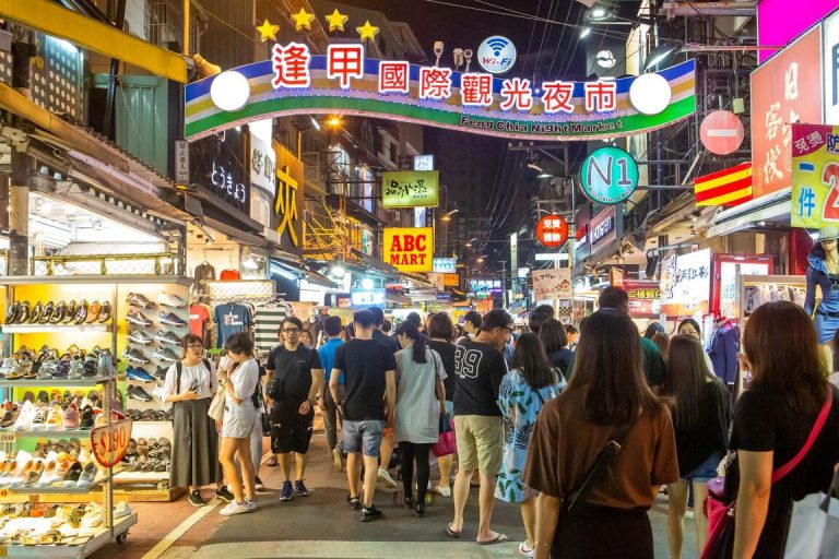 逢甲夜市：美食與娛樂的天堂，絕對不能錯過的體驗