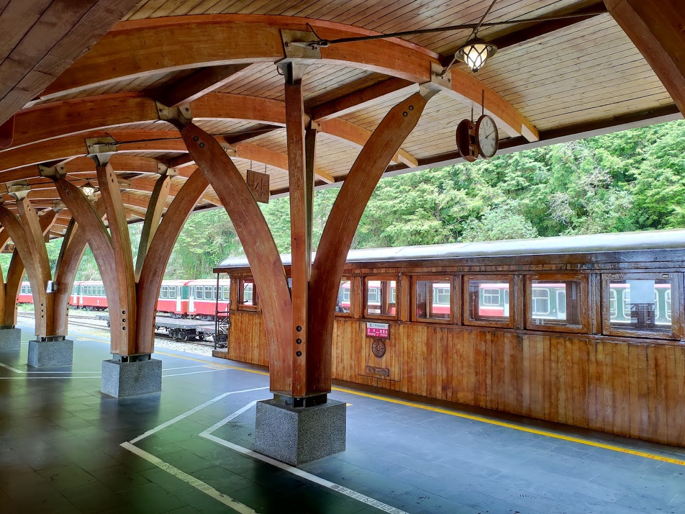 阿里山小火車：探索絕美風景與便利交通的最佳選擇