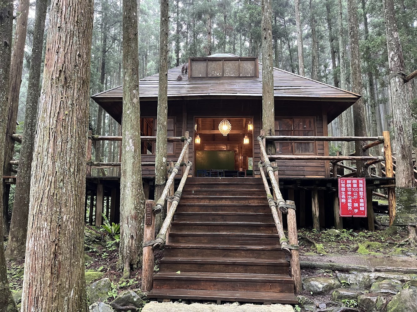 茂密的竹林步道是馬武督的一大特色，遊客漫步其中感受涼爽微風。