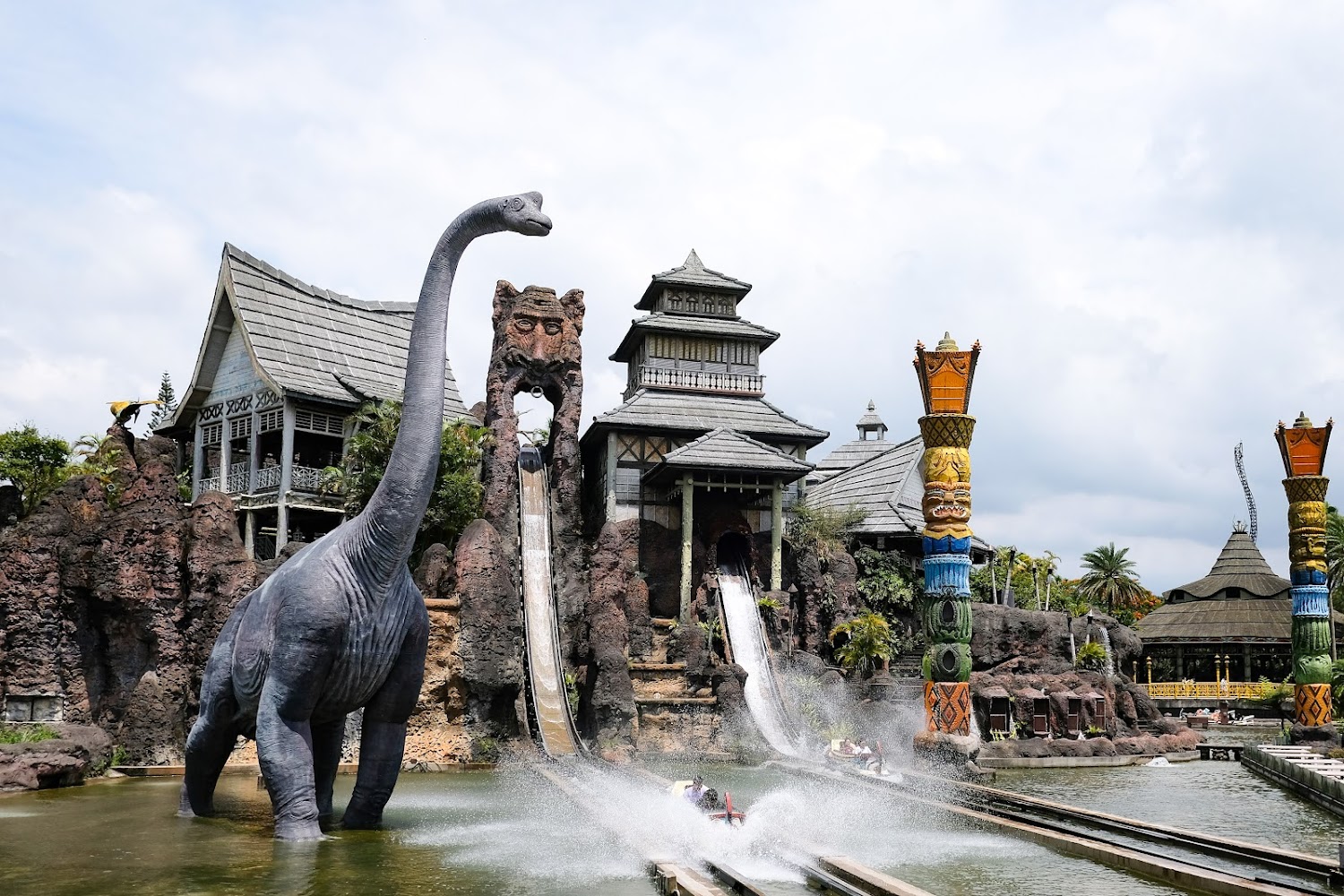 六福村主題遊樂園 介紹