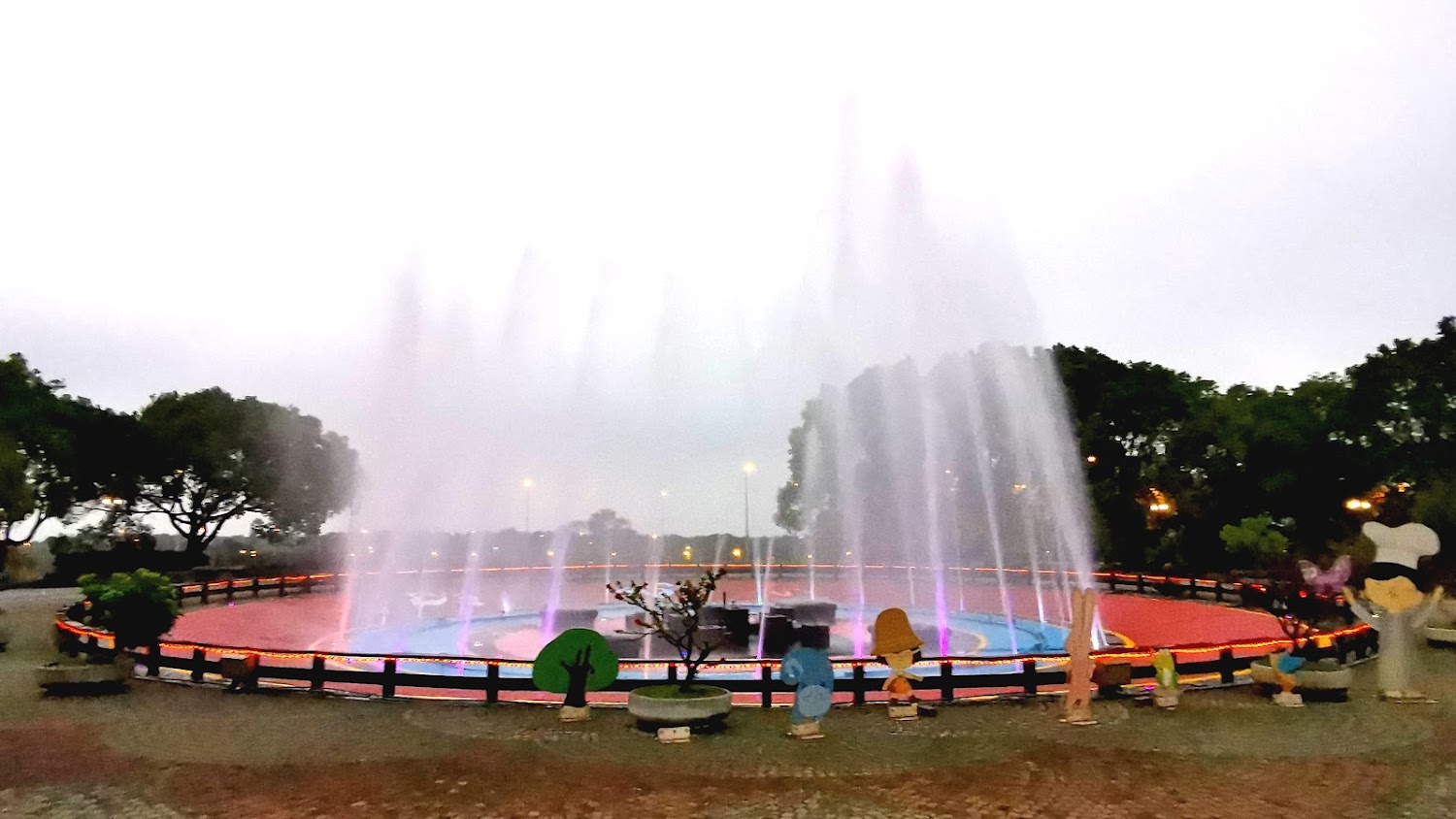 台灣水舞廣場總整理｜台北101、南投燈會、古坑服務區、鹿港溪開源廣場必看亮點與觀賞建議