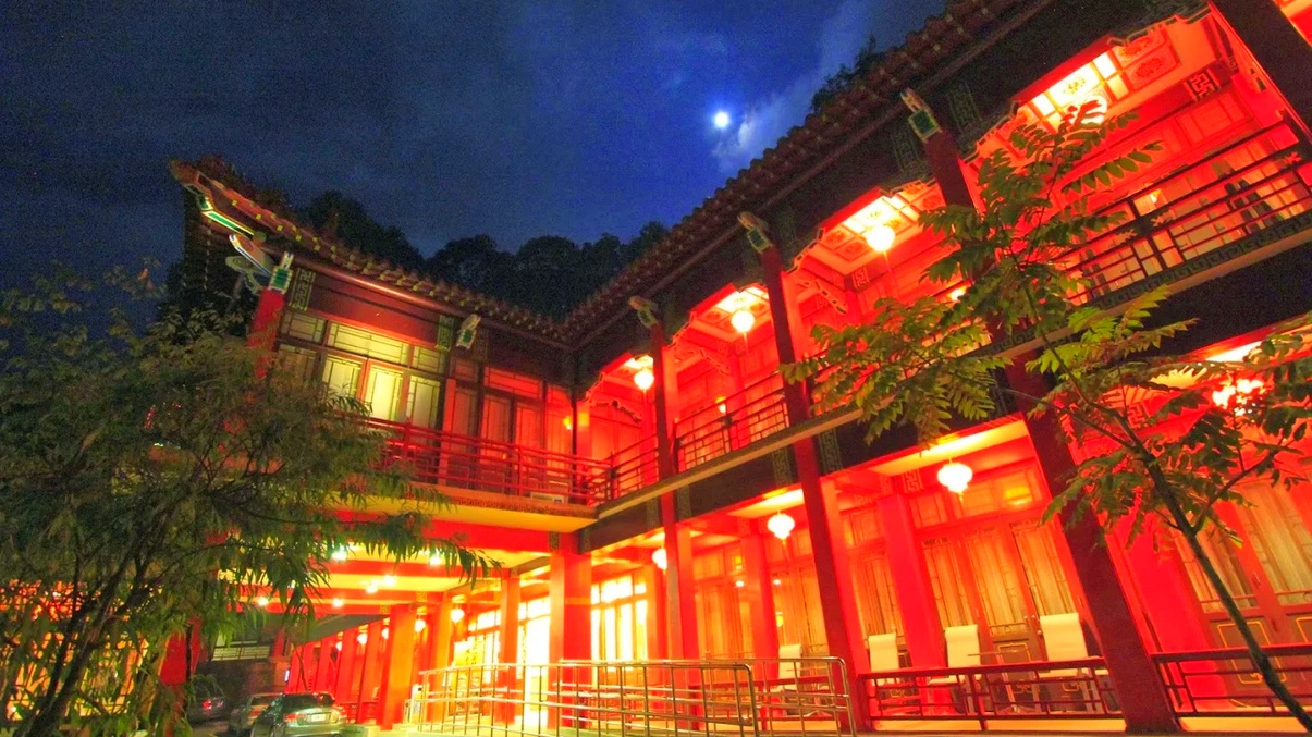 梨山賓館住宿全攻略｜宮殿式建築、壯麗雪景、美食房型與周邊景點一次看！