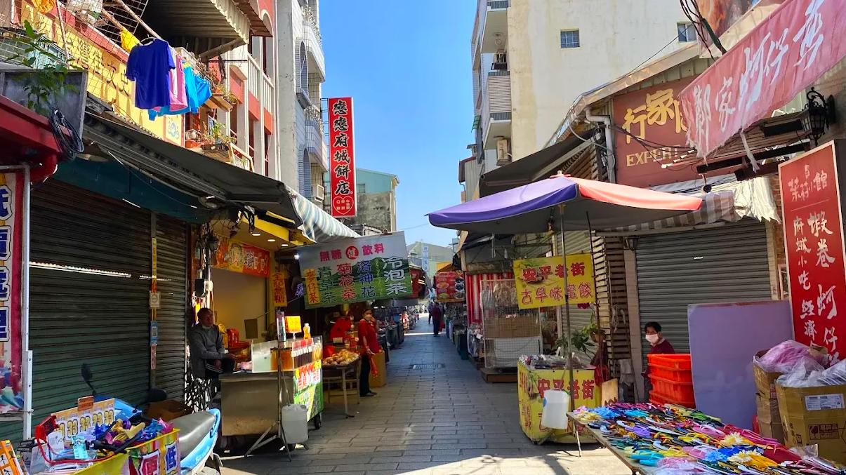 探索台南必訪景點: 神農街、安平老街、赤崁文化園區、蝸牛巷與漁光島的秘密