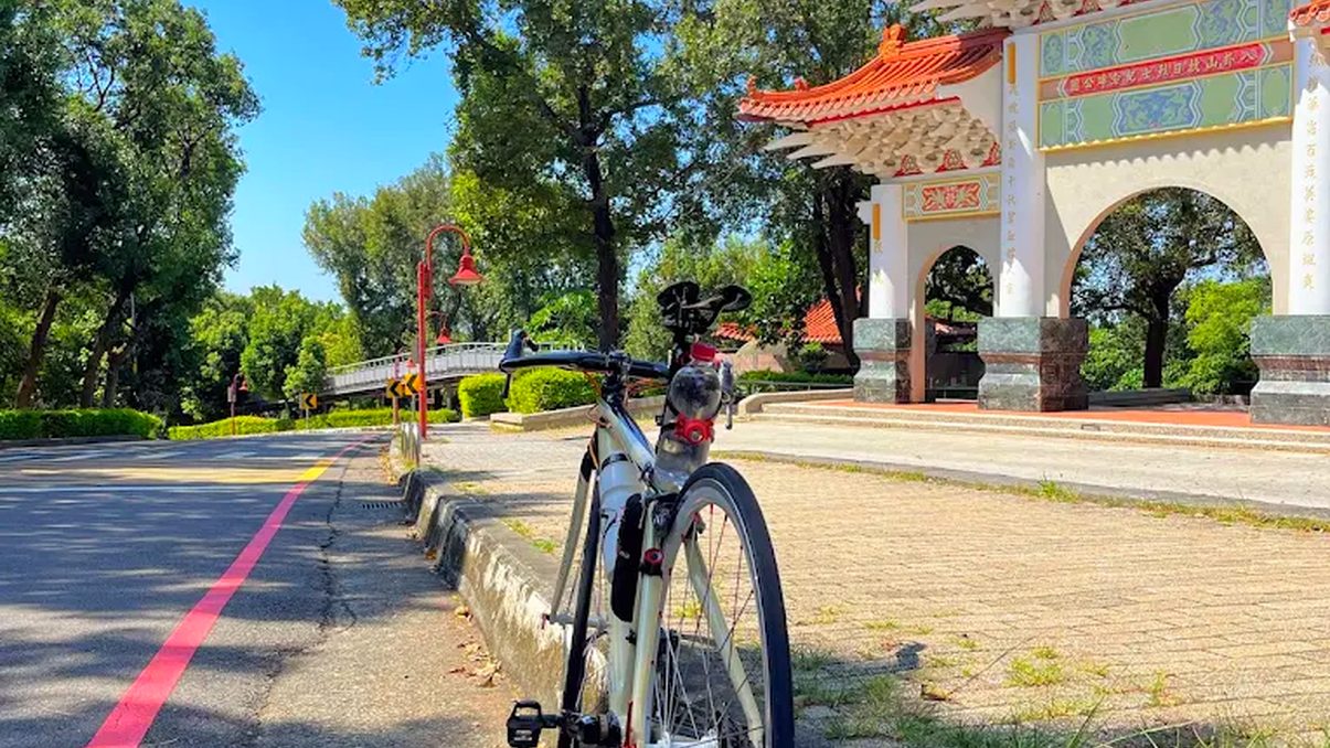 充滿綠意的乙未保台和平紀念公園