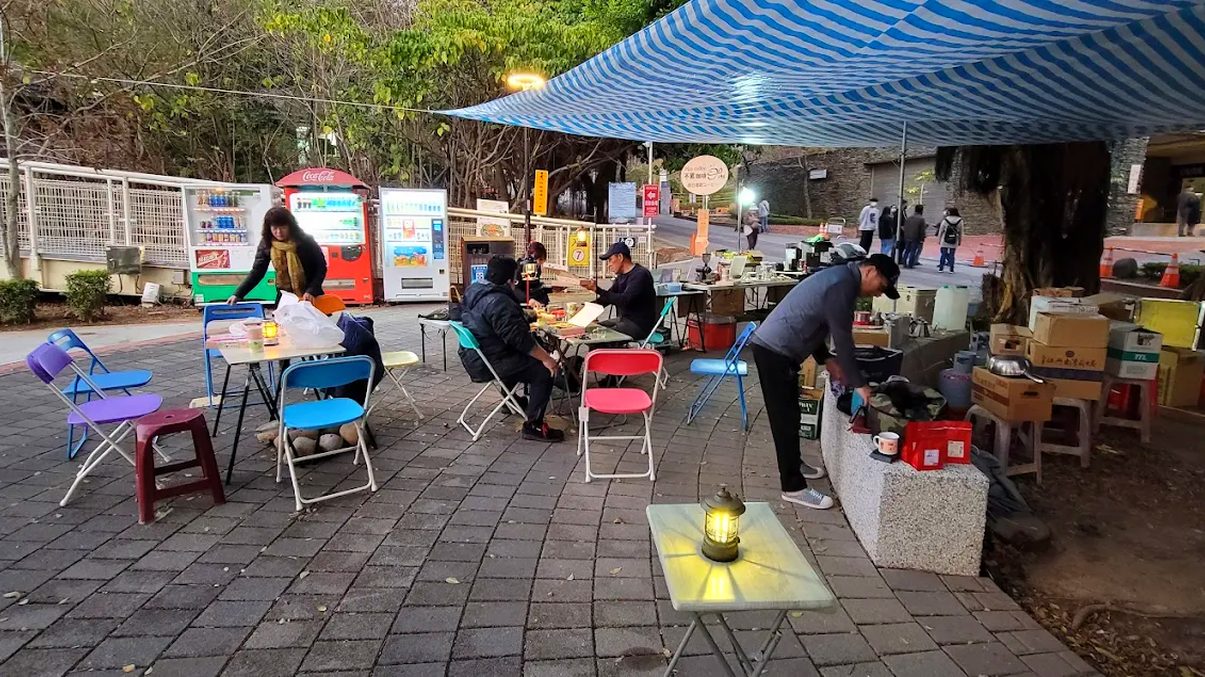 八卦山天空步道入口處的不累咖啡