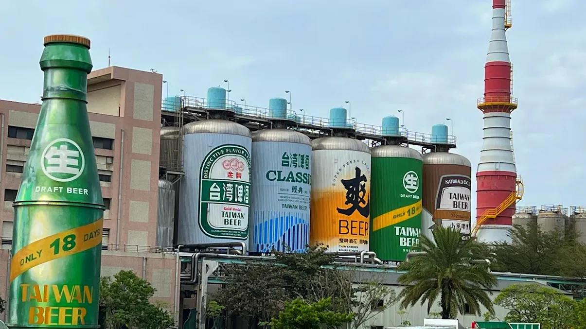 竹南啤酒廠導覽全攻略｜釀酒工藝、藝術裝置、美食體驗一次滿足