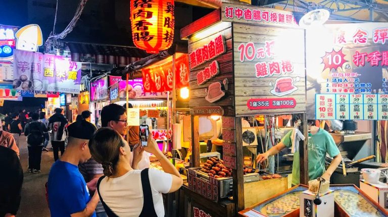 瑞豐夜市：探索高雄最熱鬧的美食天堂