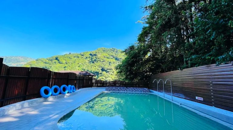 雲鄉溫泉山莊｜南投秘境泡湯住宿推薦！享山林靜謐、私湯房型與在地美食體驗