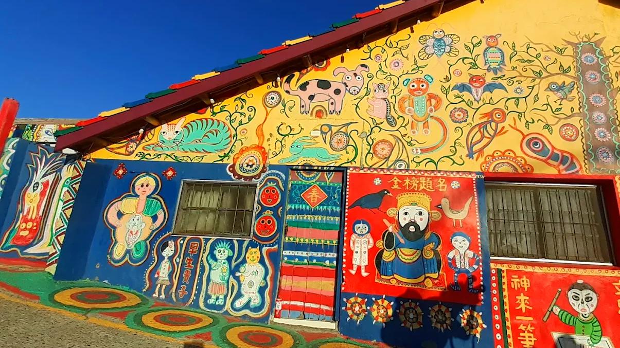 探索台中周邊的必訪景點：彩虹村、高美濕地、溪頭自然教育區、十分瀑布與陽明山國家公園