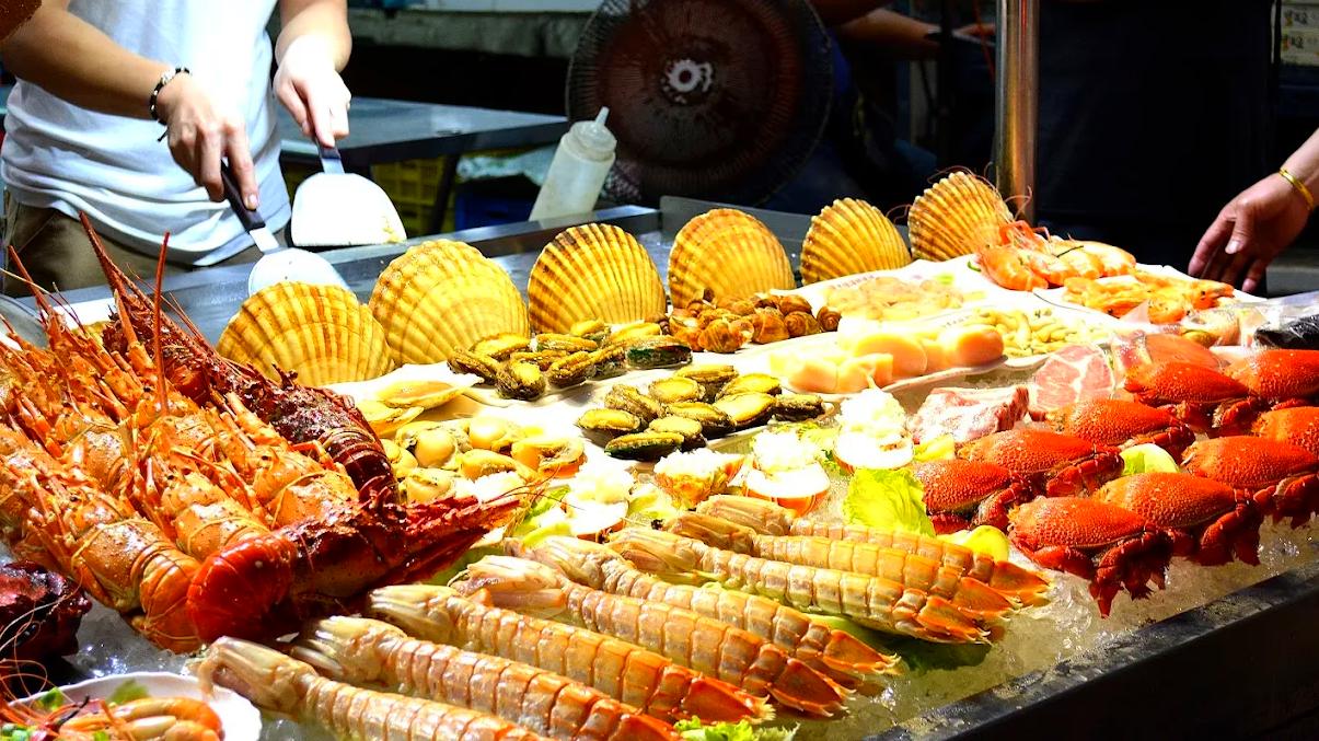 高雄旅遊全攻略｜從六合夜市吃到旗津燈塔，探索港都魅力必訪景點！