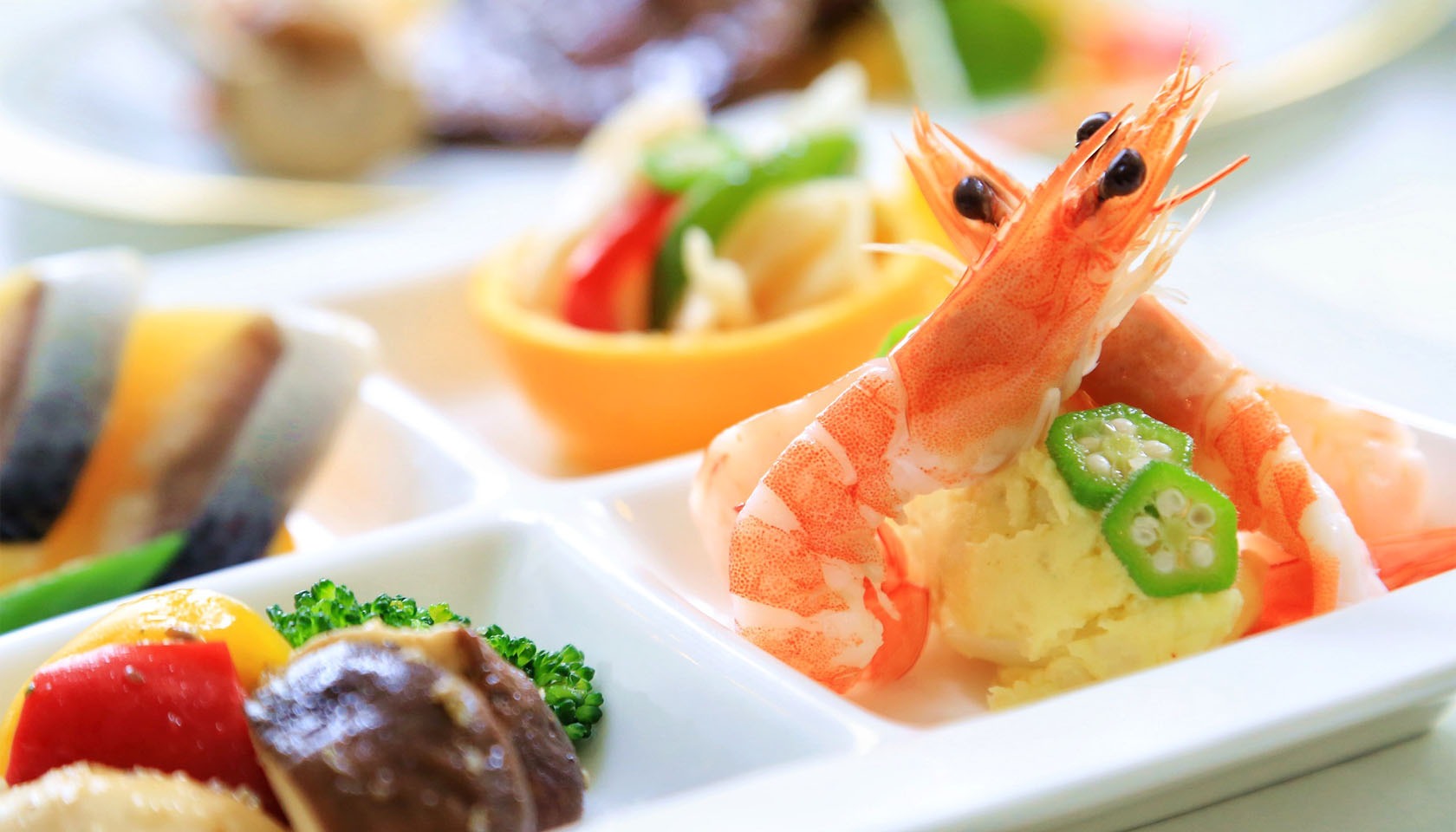 TwL_dining_20E13_zky279cw5w