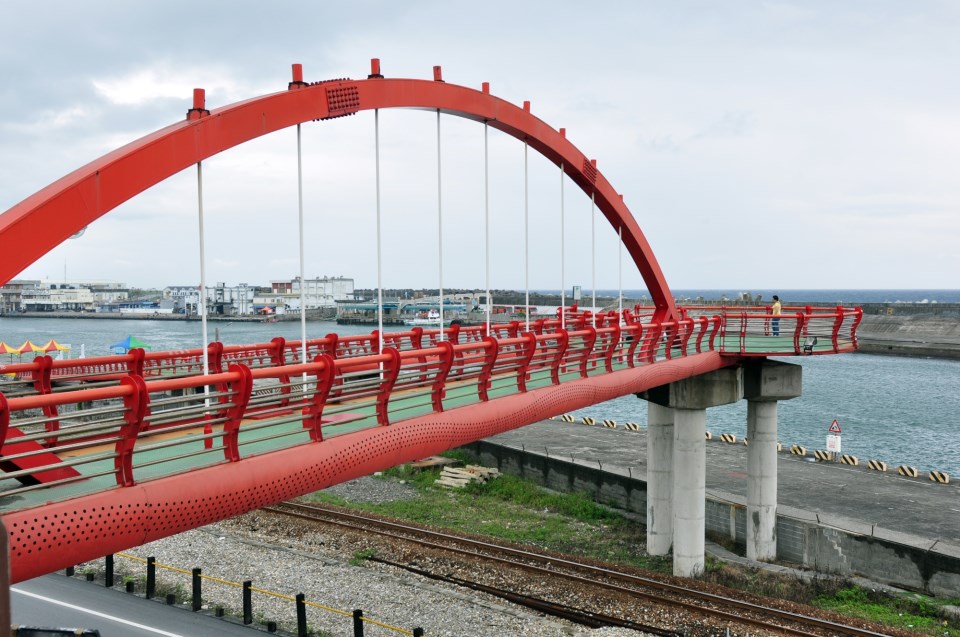 探索花蓮景點：七星潭、花蓮港景觀橋、太平洋公園的必遊景點