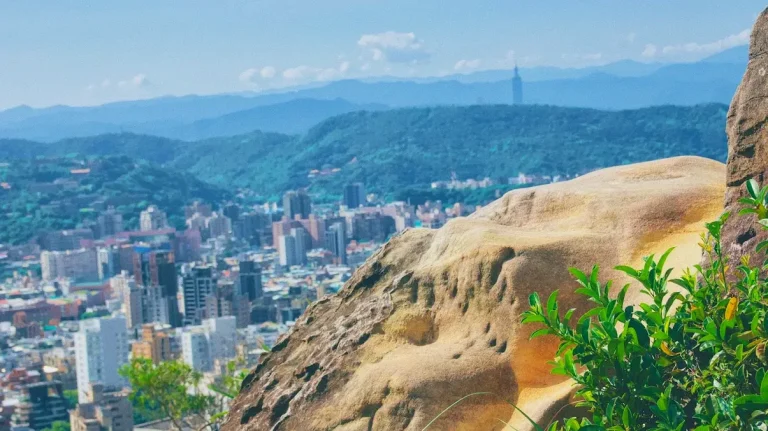 探索軍艦岩親山步道的奇幻美景與樂趣